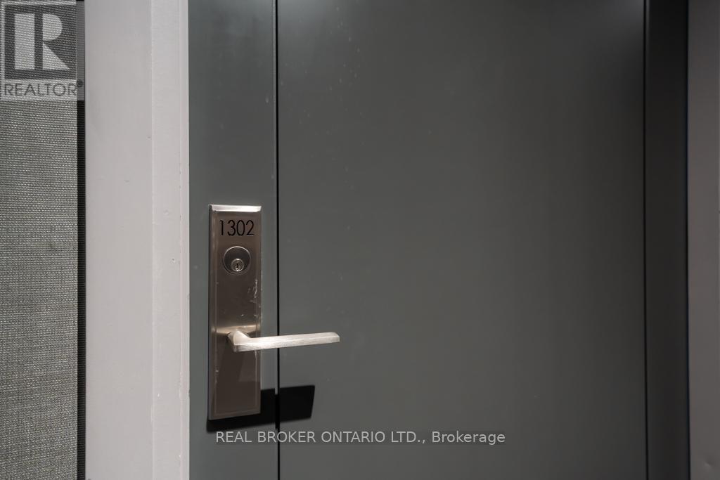 1302 - 33 Frederick Todd Way, Toronto, Ontario  M4G 0C9 - Photo 3 - C12597882