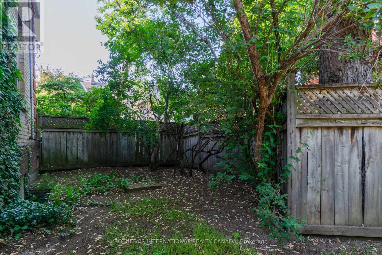 Unit 2 - 215-217 Carlton Street, Toronto, Ontario  M5A 2K9 - Photo 18 - C12405242