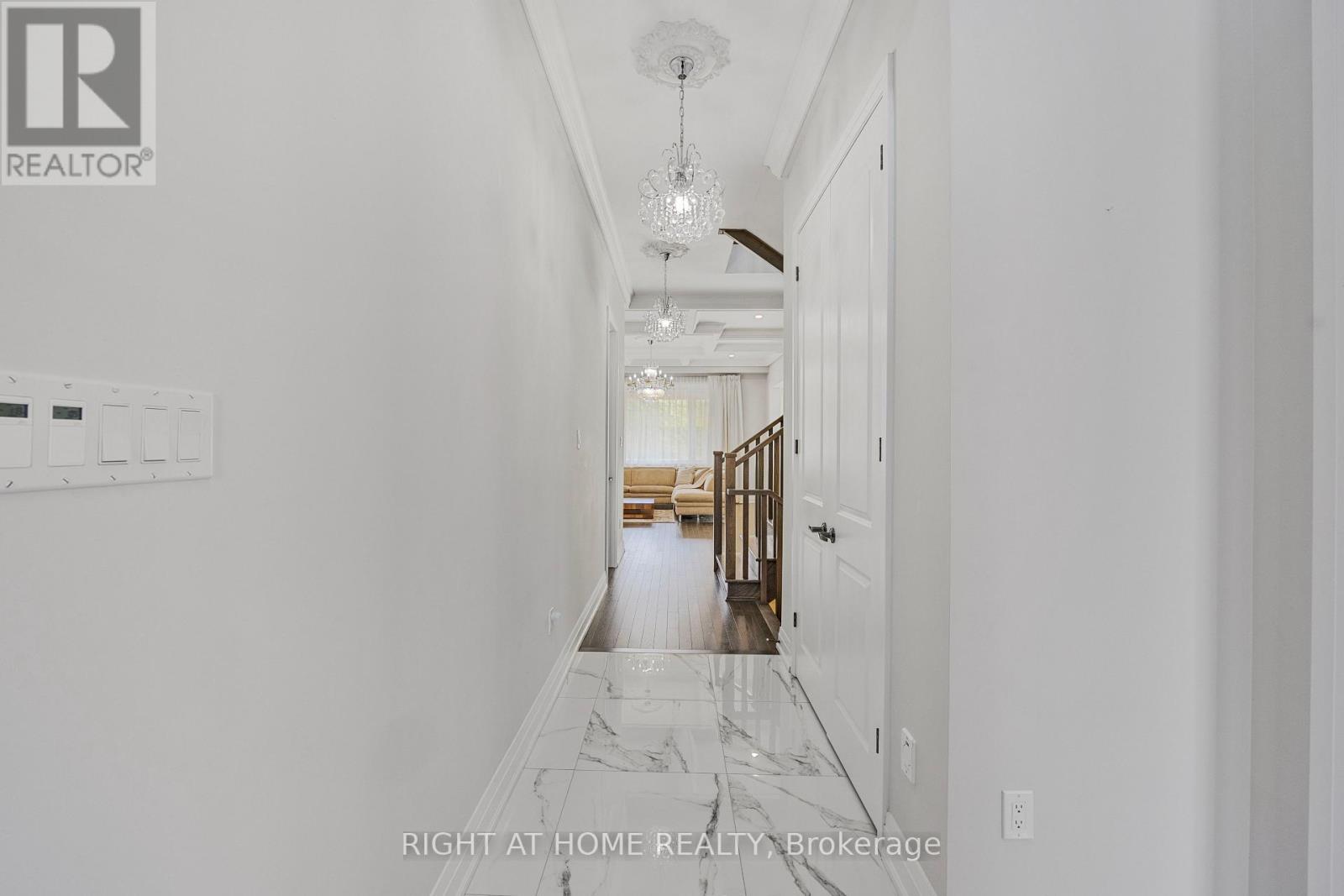 185 Cranberry Lane, Aurora, Ontario  L4G 5Z4 - Photo 5 - N12570912