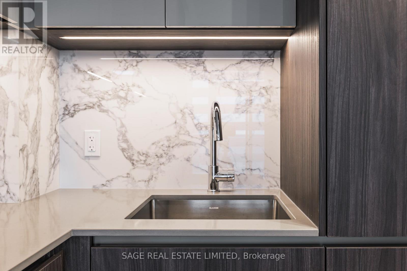 1515 - 8 Interchange Way, Vaughan, Ontario  L4K 0R2 - Photo 10 - N12597838