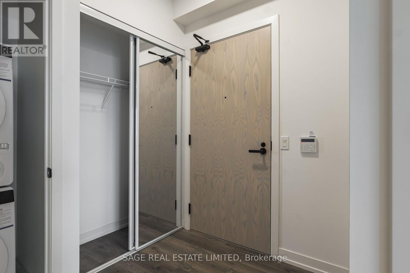 1515 - 8 Interchange Way, Vaughan, Ontario  L4K 0R2 - Photo 5 - N12597838