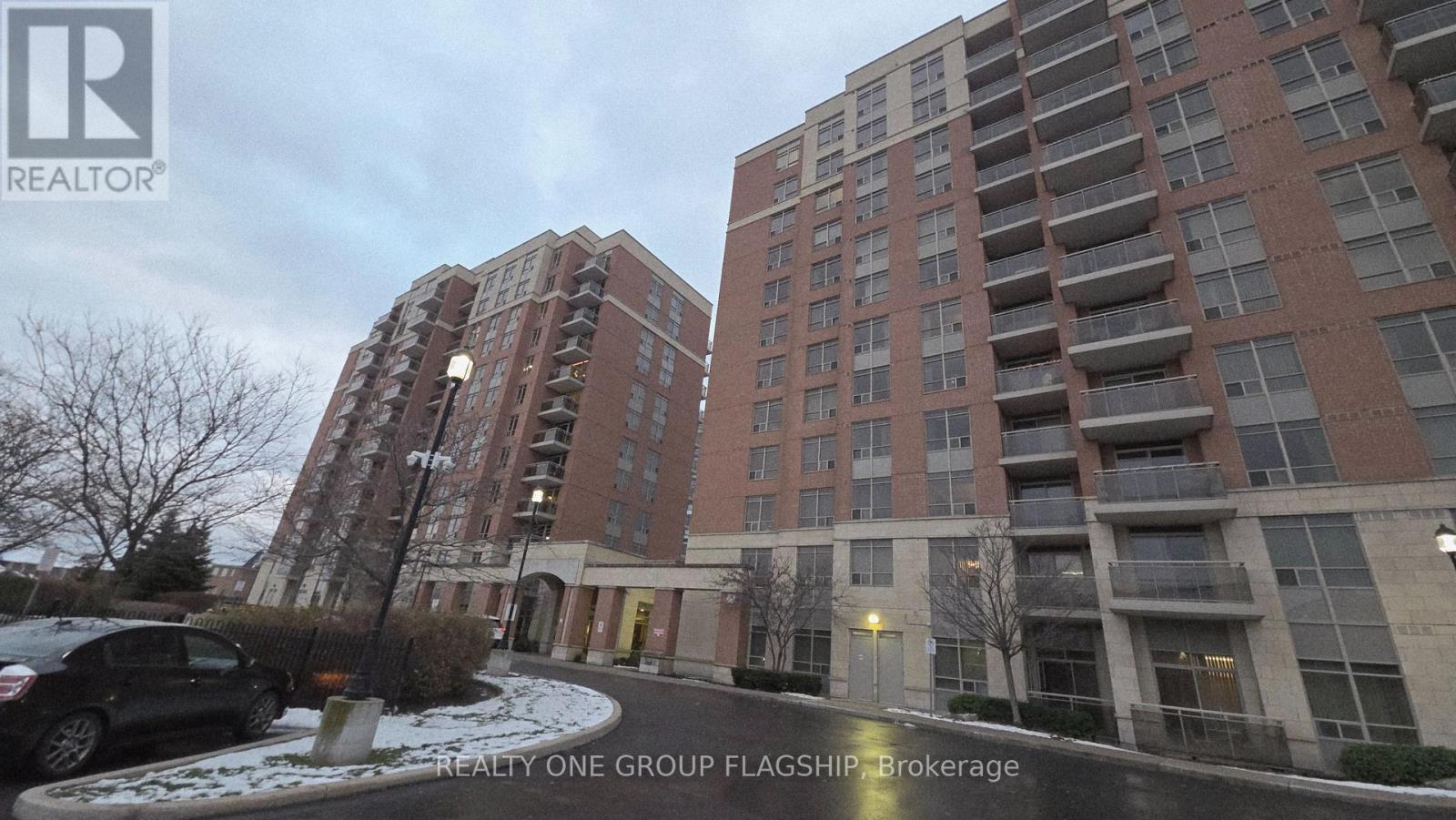 812 - 75 King William Crescent, Richmond Hill, Ontario  L4B 0C1 - Photo 2 - N12597896