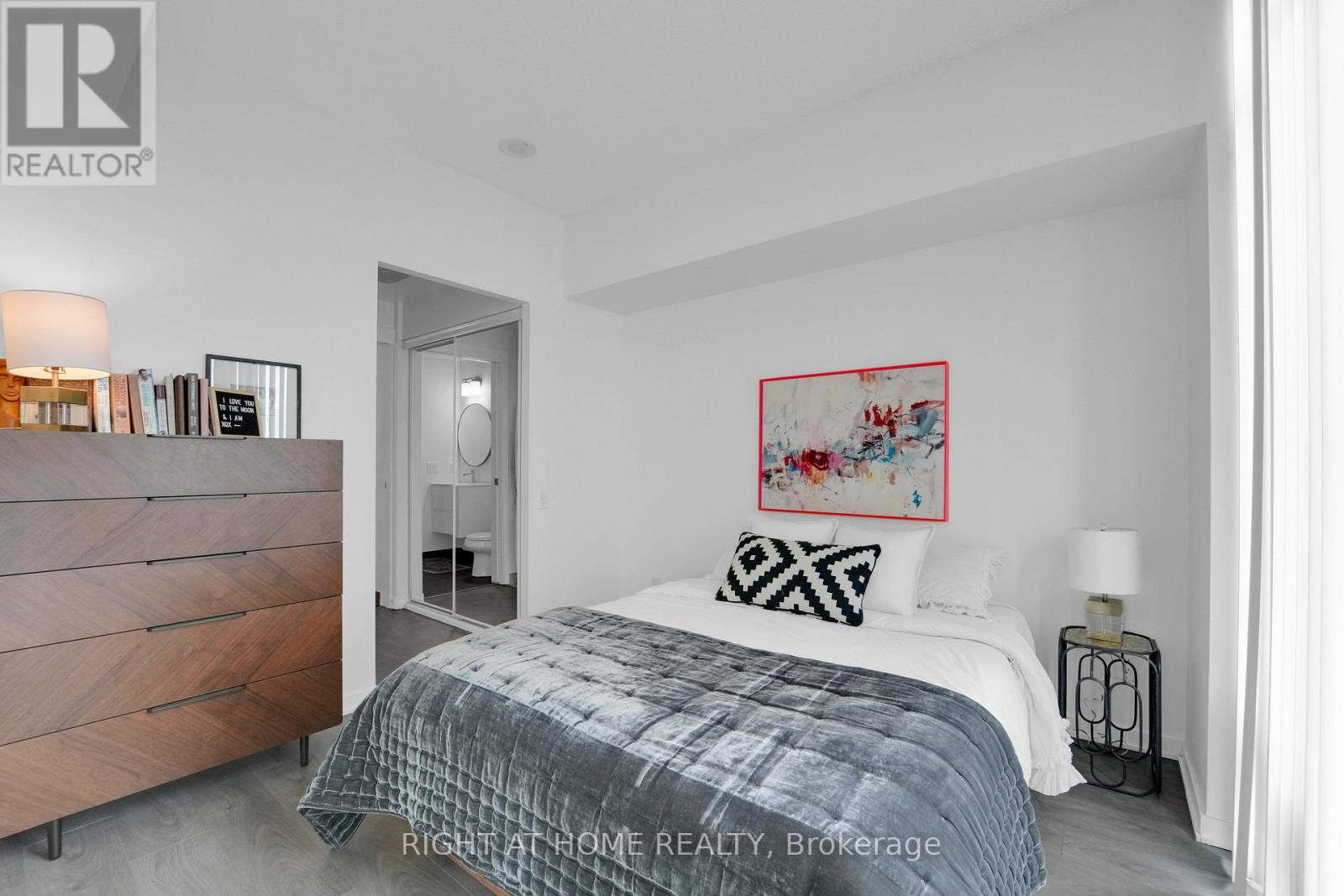 1414 - 105 The Queensway, Toronto, Ontario  M6S 5B5 - Photo 12 - W12597800