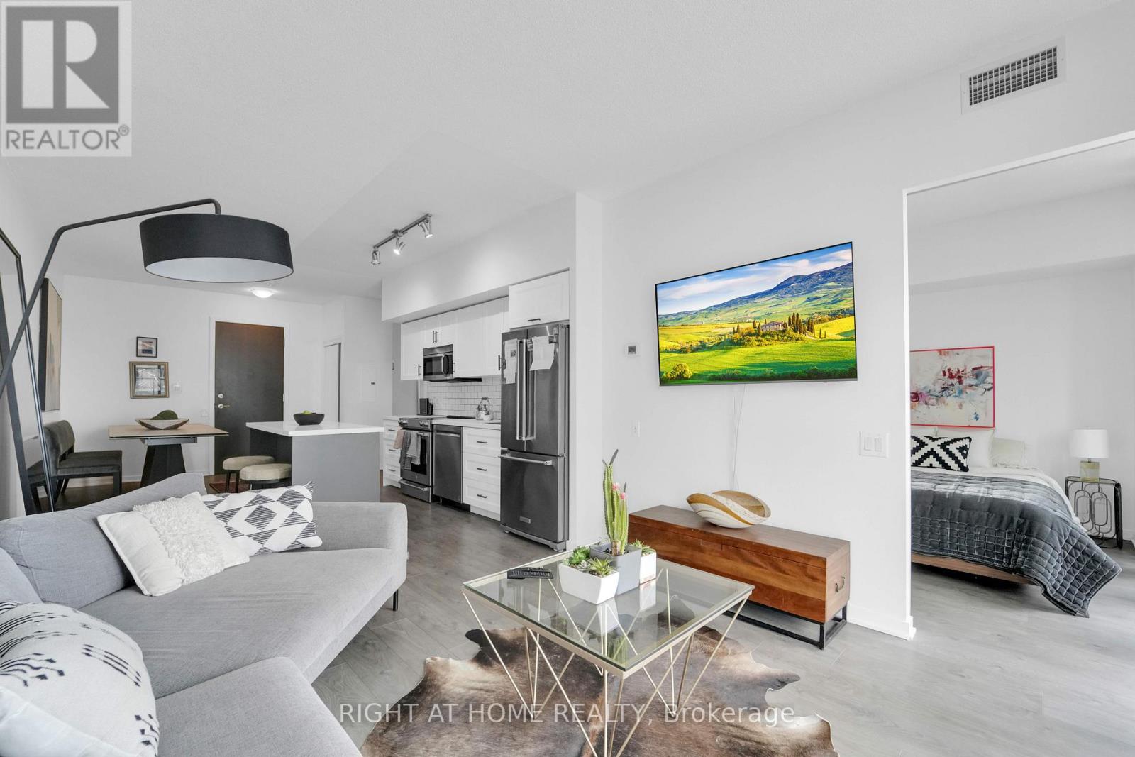 1414 - 105 The Queensway, Toronto, Ontario  M6S 5B5 - Photo 2 - W12597800