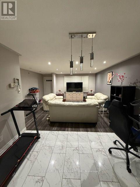 32 Beech Street, Brampton, Ontario  L6V 1V1 - Photo 2 - W12597868