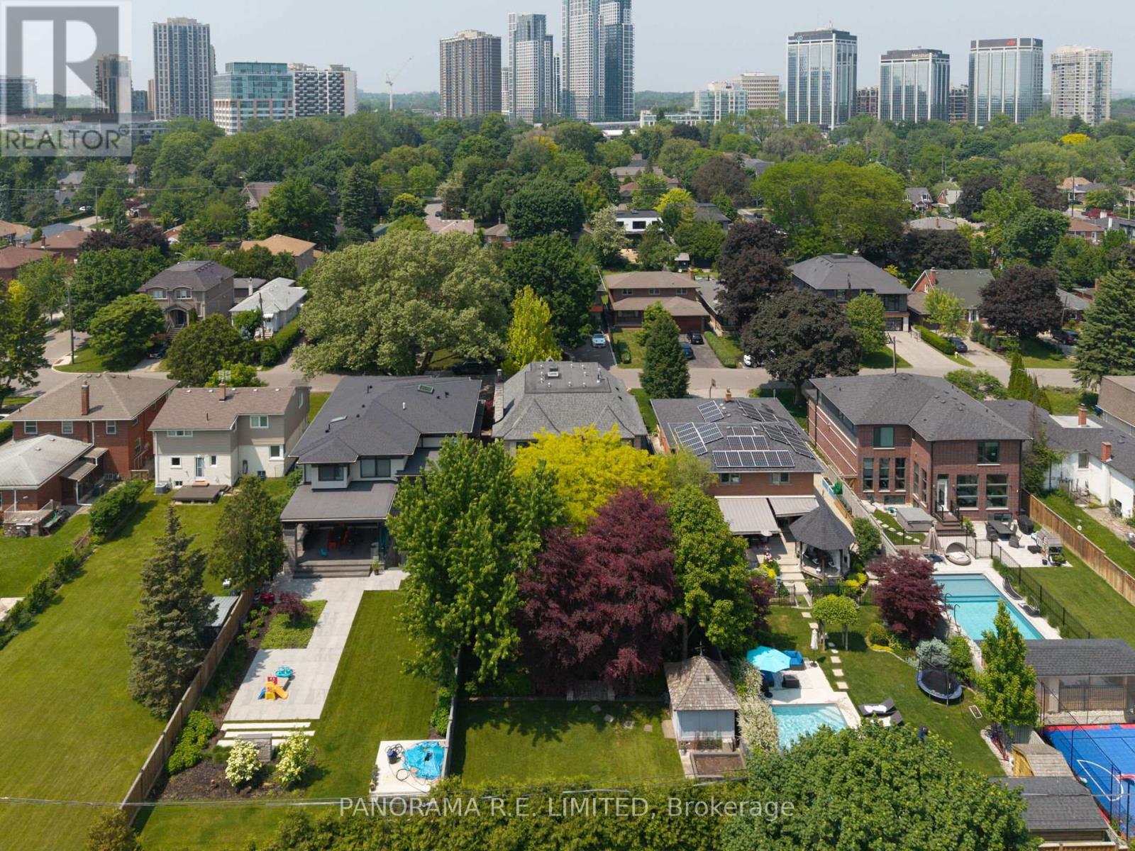 19 Graystone Gardens, Toronto, Ontario  M8Z 3C2 - Photo 41 - W12597884
