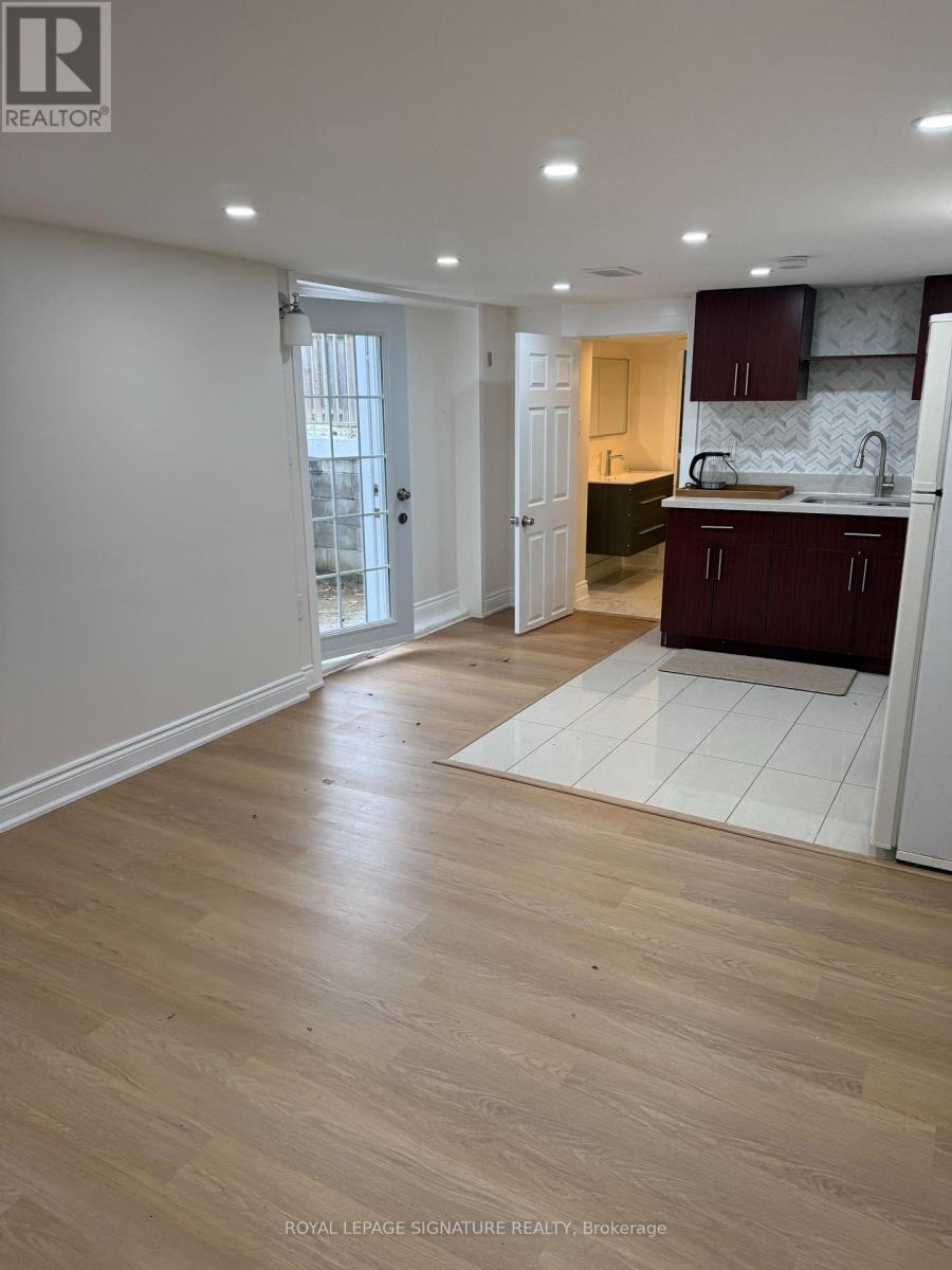 LOWER - 25 JOSEPH STREET, Mississauga, Ontario