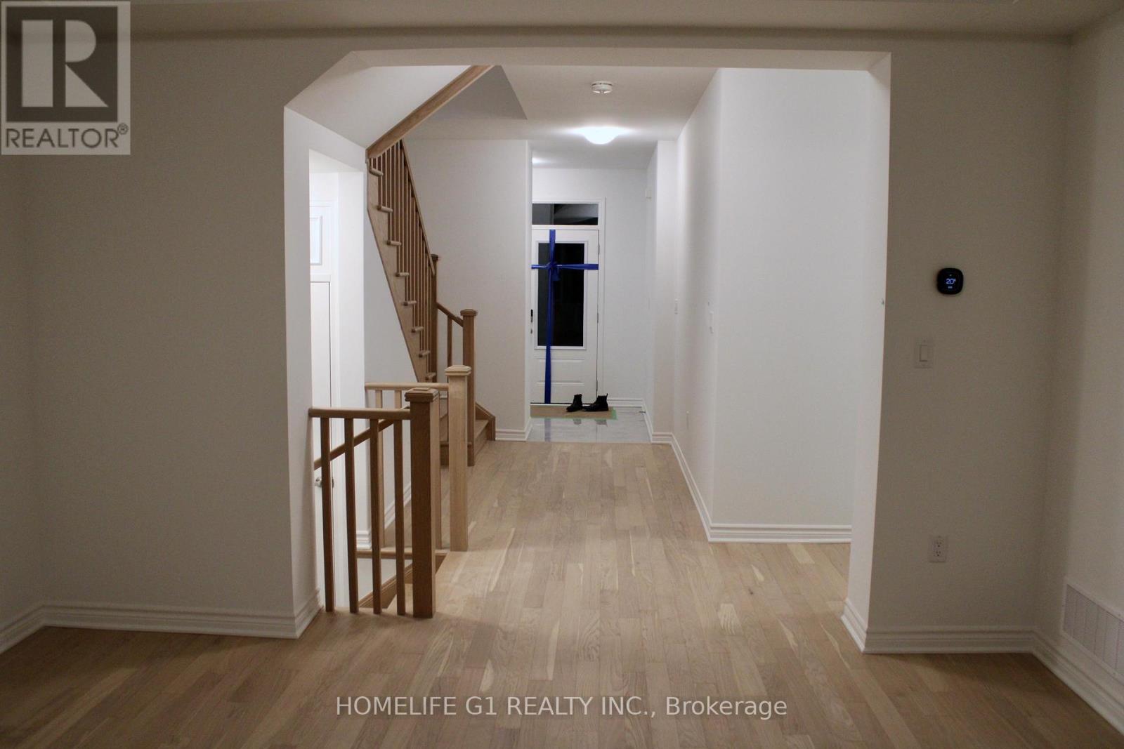 32 Foxley Heights, Barrie, Ontario  L9J 0G5 - Photo 2 - S12576930