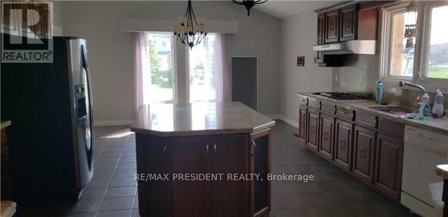 16 Beamish Court, Brampton (Toronto Gore Rural Estate), Ontario  L6P 0X8 - Photo 11 - W12536336