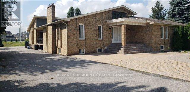 16 Beamish Court, Brampton (Toronto Gore Rural Estate), Ontario  L6P 0X8 - Photo 3 - W12536336