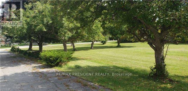 16 Beamish Court, Brampton (Toronto Gore Rural Estate), Ontario  L6P 0X8 - Photo 4 - W12536336