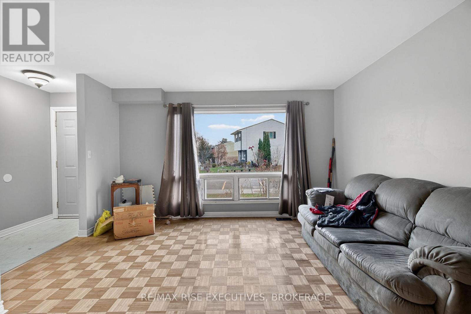 114 - 924 Amberdale Crescent, Kingston, Ontario  K7M 6V1 - Photo 4 - X12598150