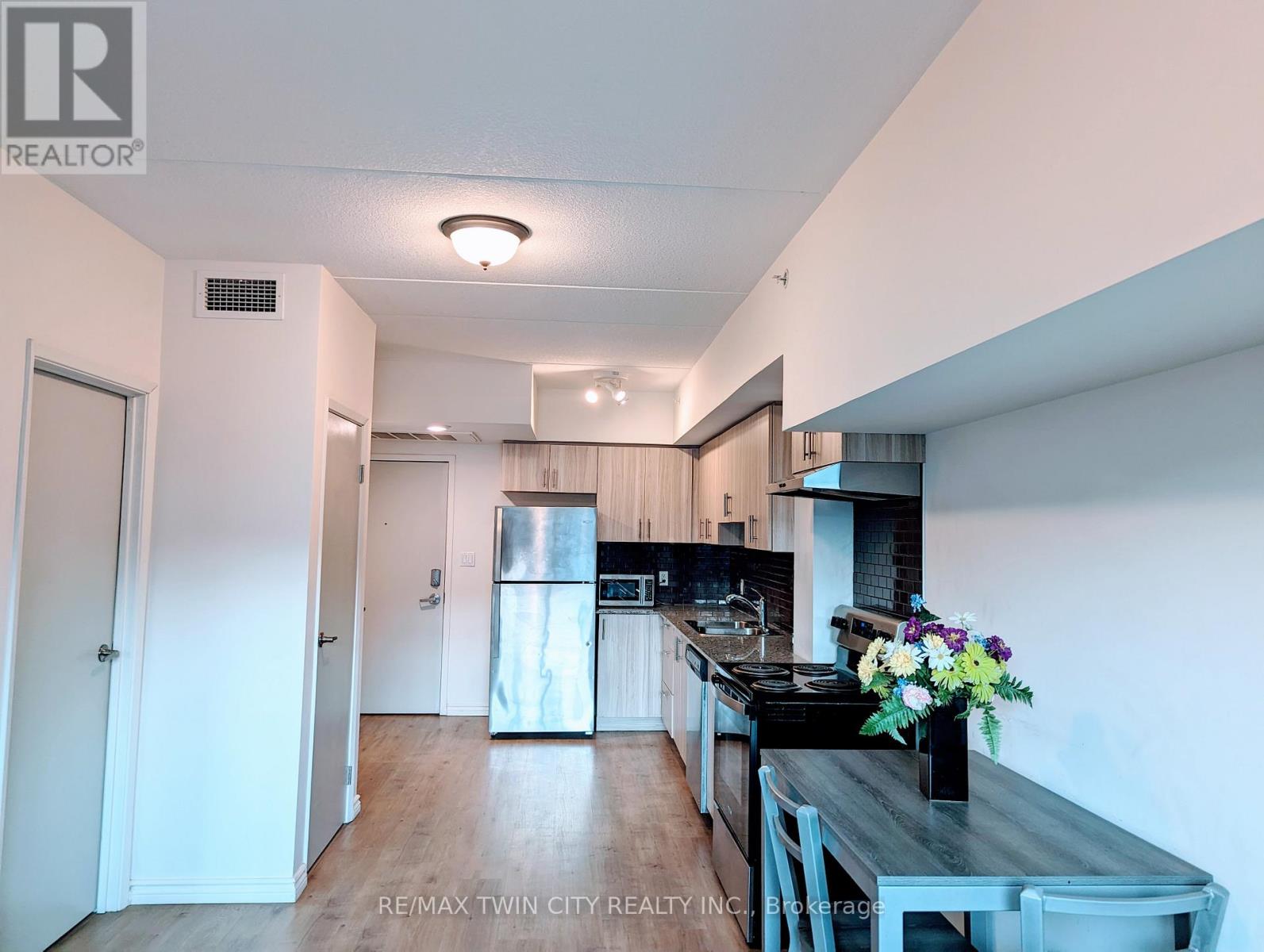 514 - 275 Larch Street, Waterloo, Ontario  N2L 3R2 - Photo 19 - X12597858