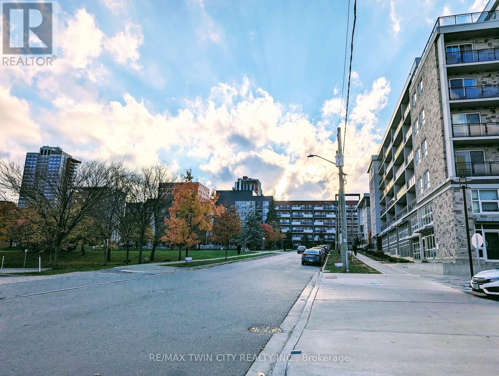 514 - 275 Larch Street, Waterloo, Ontario  N2L 3R2 - Photo 5 - X12597858