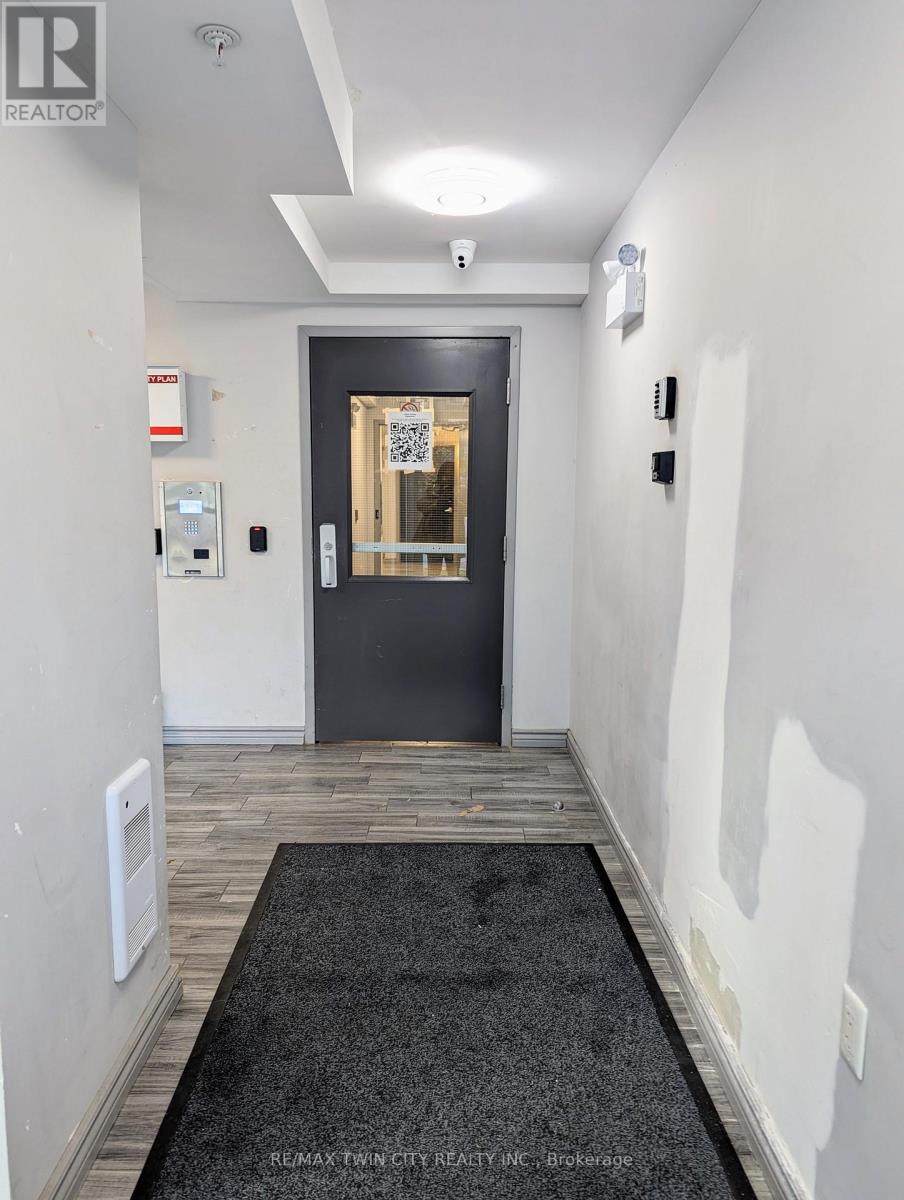 514 - 275 Larch Street, Waterloo, Ontario  N2L 3R2 - Photo 7 - X12597858