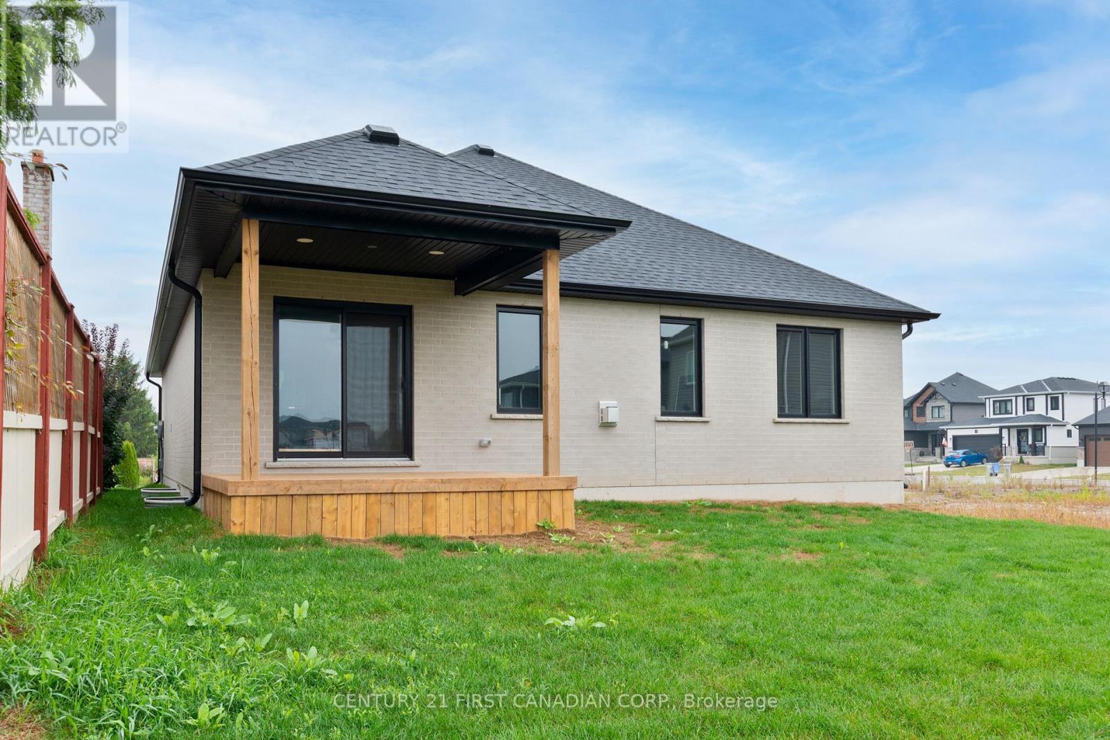 21 Hamilton Street, North Middlesex, Ontario  N0M 1A0 - Photo 8 - X12597984