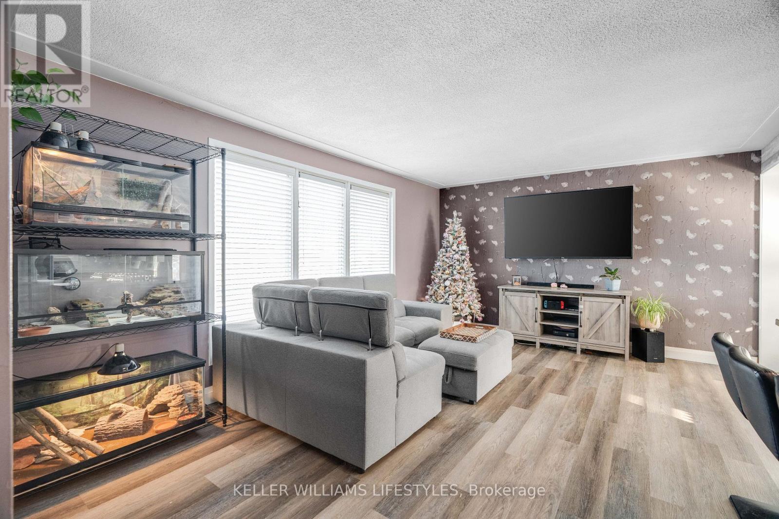 141 Graham Street, Southwest Middlesex, Ontario  N0L 1M0 - Photo 11 - X12597986