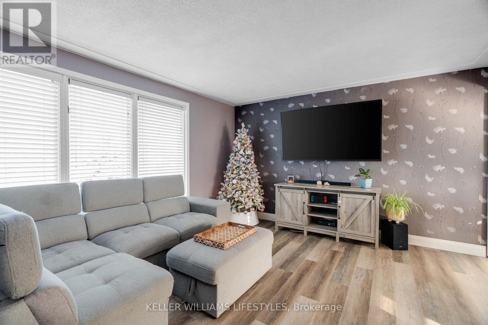 141 Graham Street, Southwest Middlesex, Ontario  N0L 1M0 - Photo 12 - X12597986