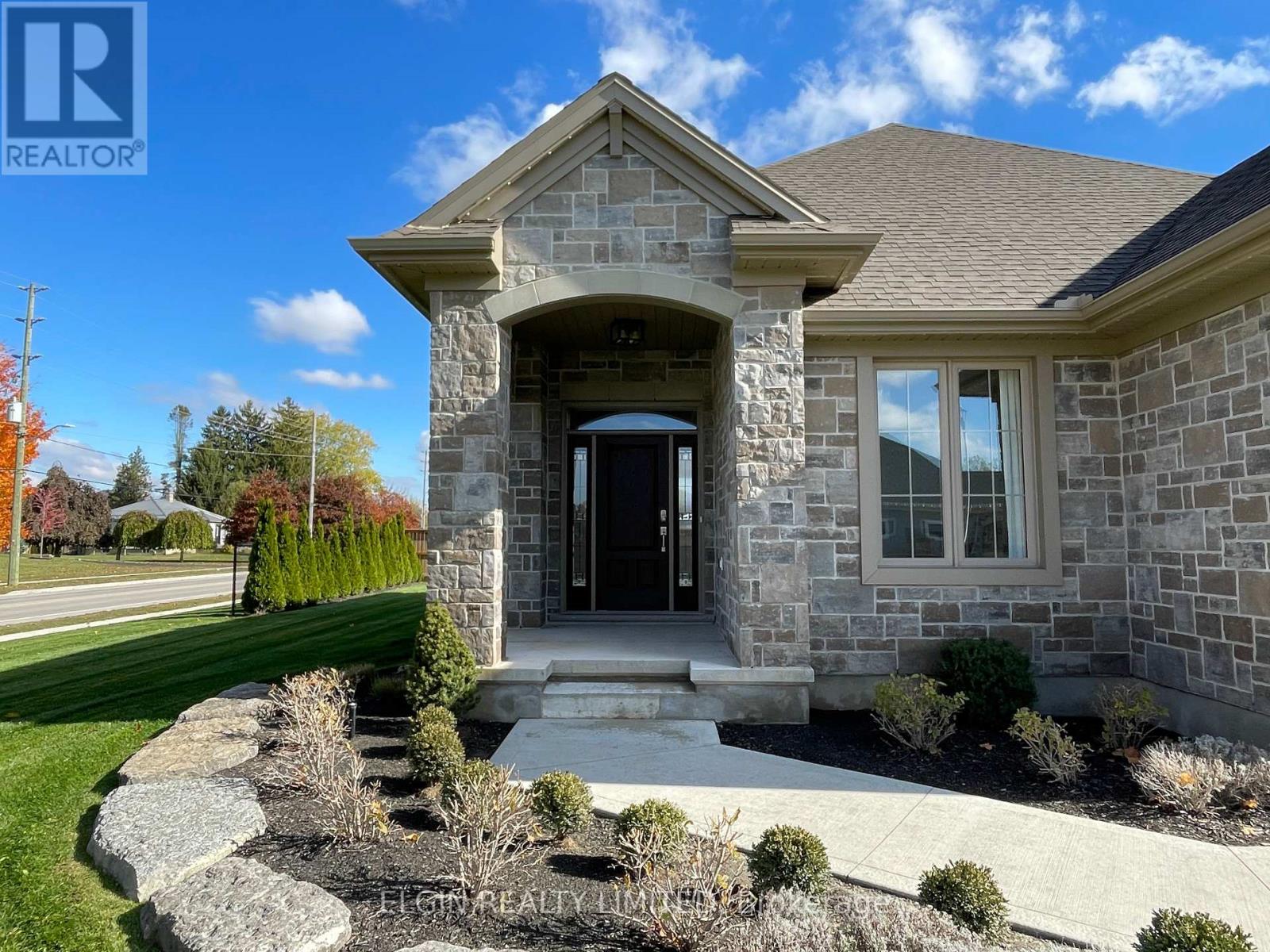 1 Huntley Avenue, Tillsonburg, Ontario  N4G 0J3 - Photo 2 - X12598148