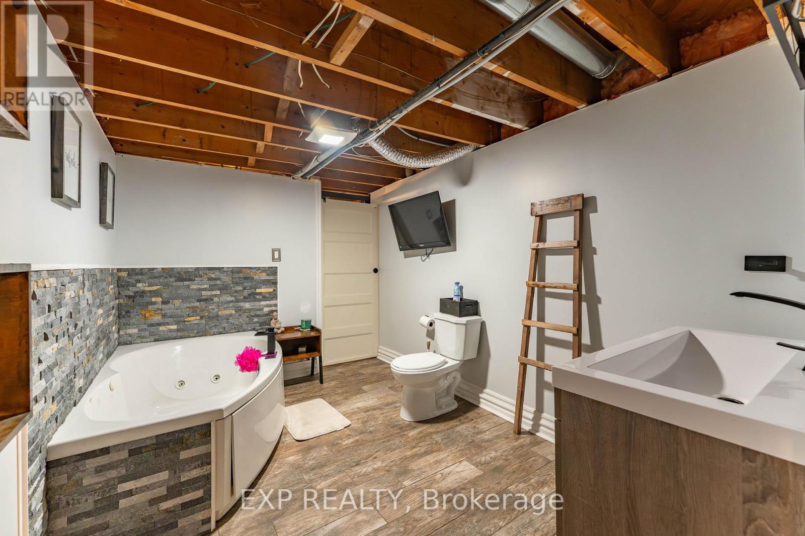 635 Front Road W, Champlain, Ontario  K0B 1K0 - Photo 25 - X12597936