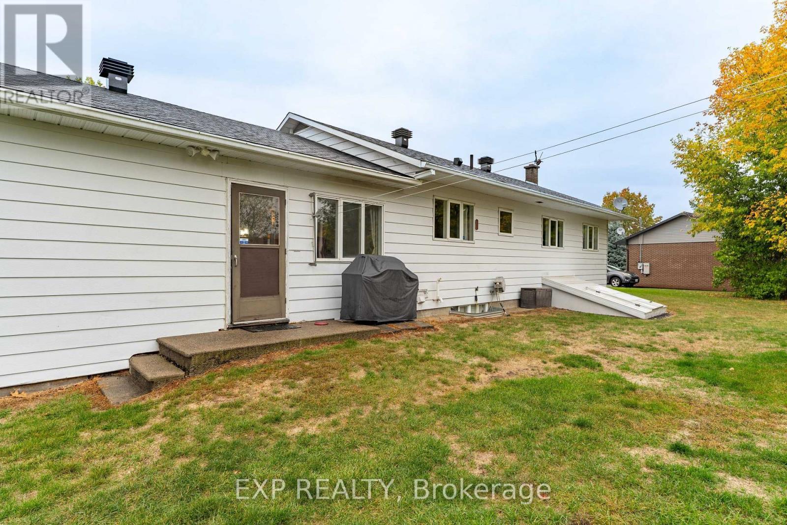 635 Front Road W, Champlain, Ontario  K0B 1K0 - Photo 33 - X12597936