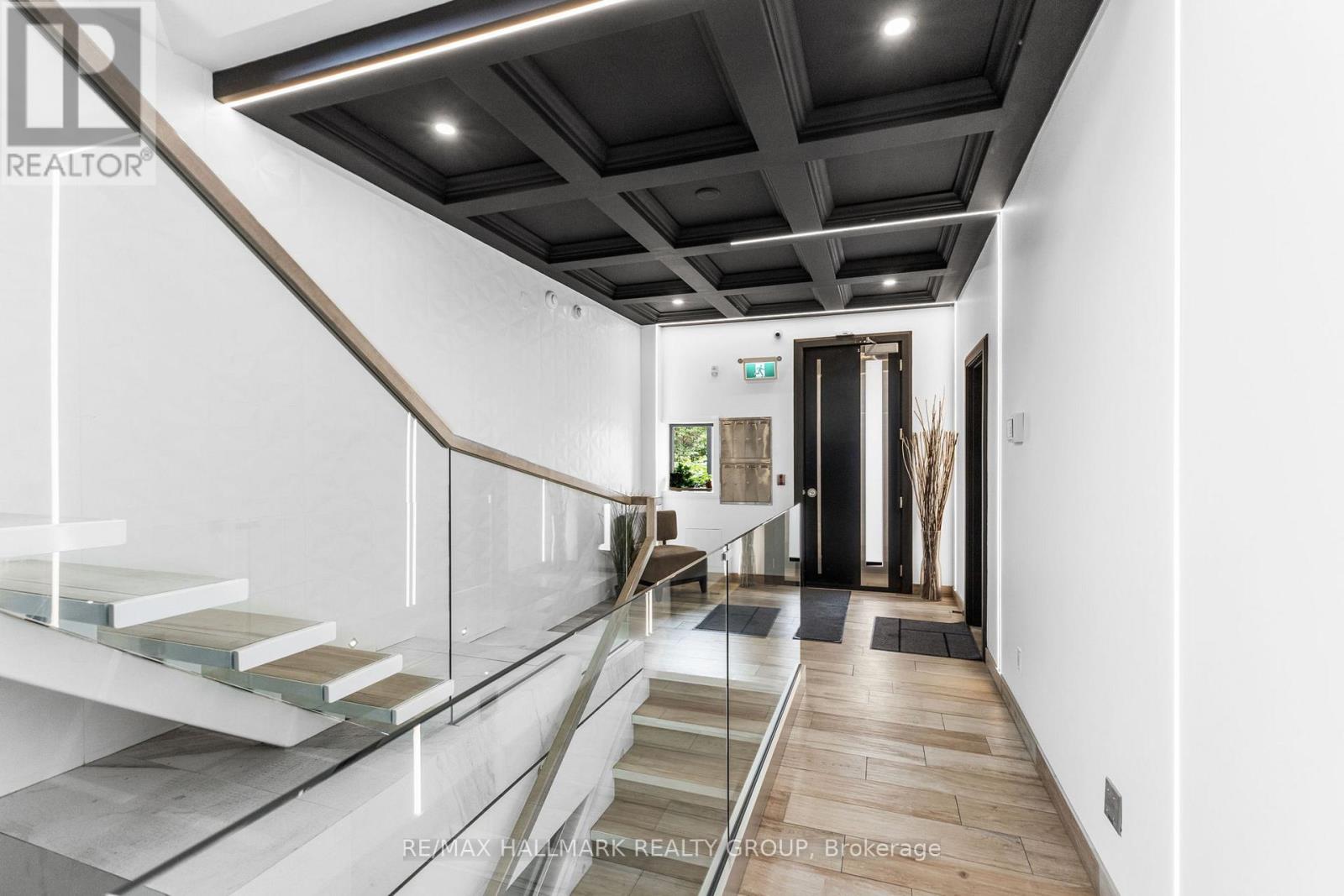 1 - 201 Maclaren Street, Ottawa, Ontario  K2P 0L4 - Photo 4 - X12598072