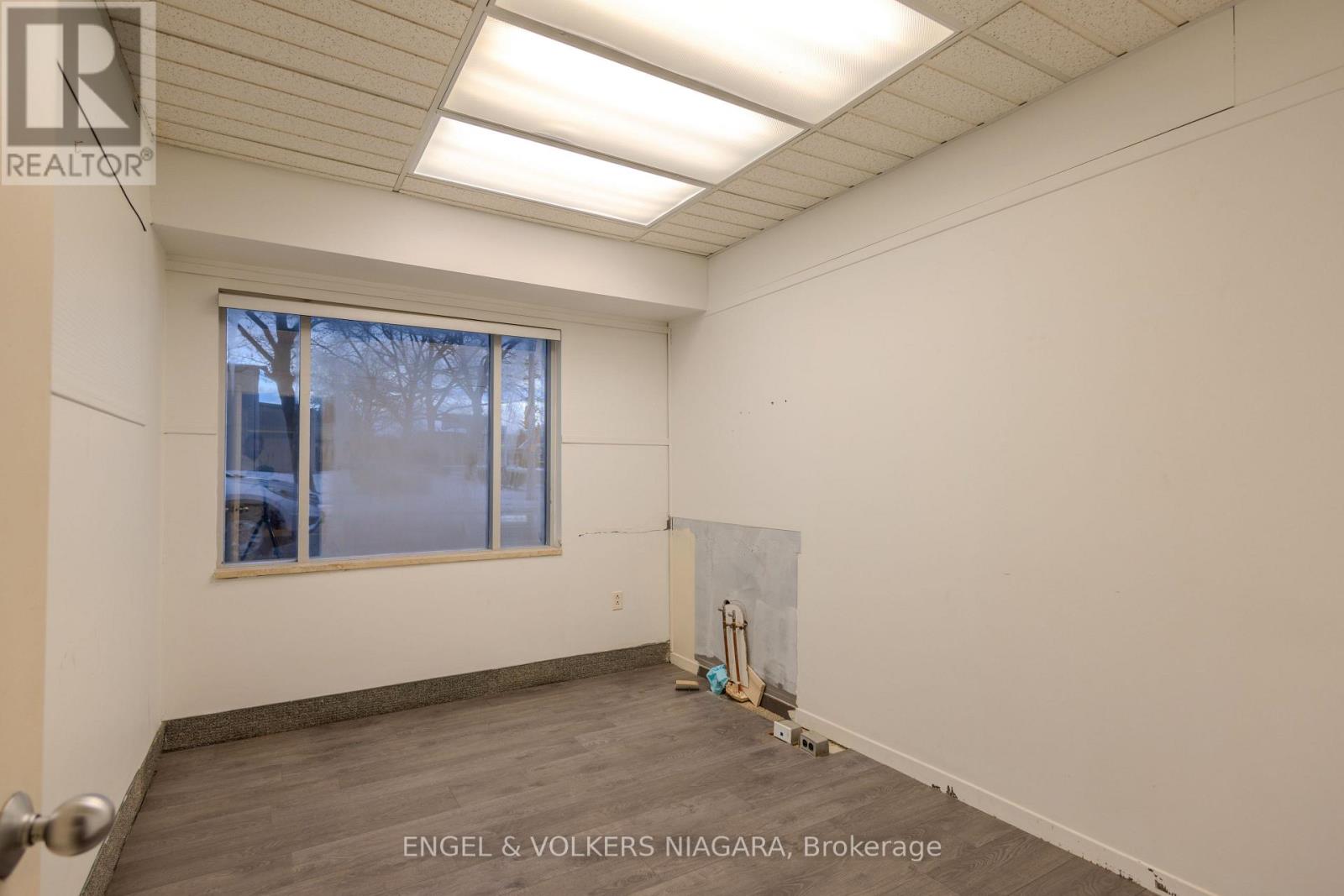 4796 Victoria Avenue, Niagara Falls, Ontario  L2E 4C3 - Photo 11 - X12597980