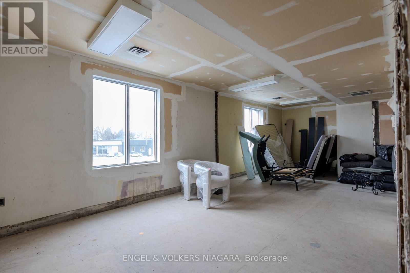 4796 Victoria Avenue, Niagara Falls, Ontario  L2E 4C3 - Photo 27 - X12597980