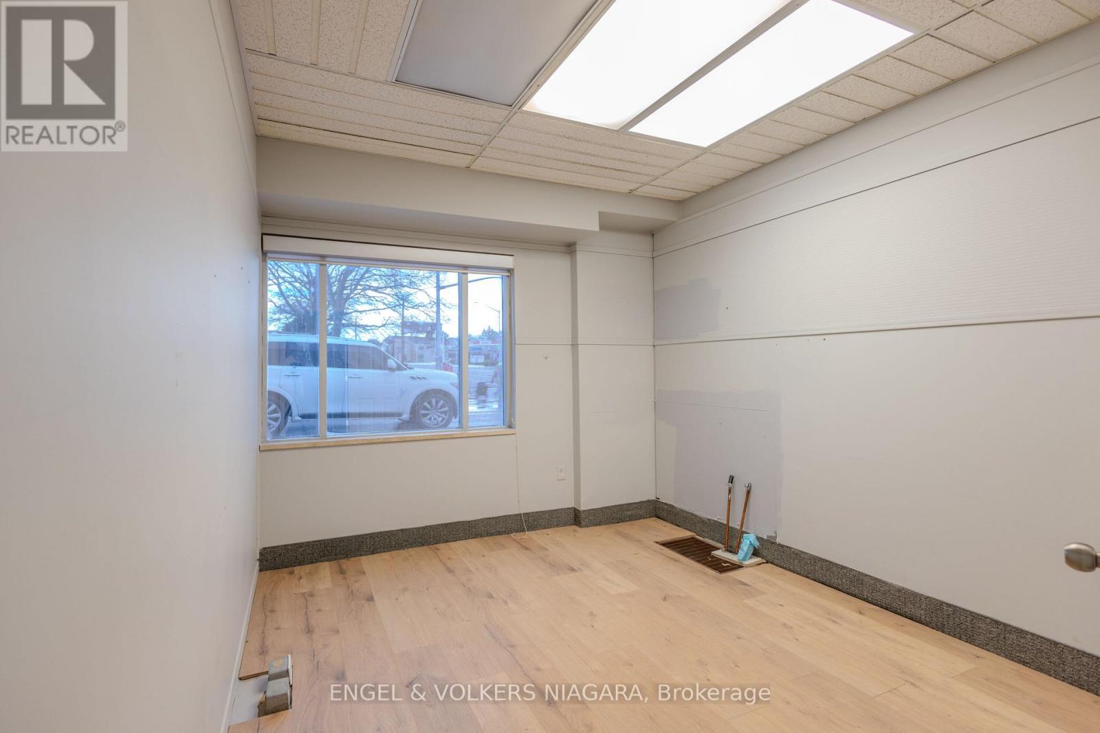 4796 Victoria Avenue, Niagara Falls, Ontario  L2E 4C3 - Photo 8 - X12597980