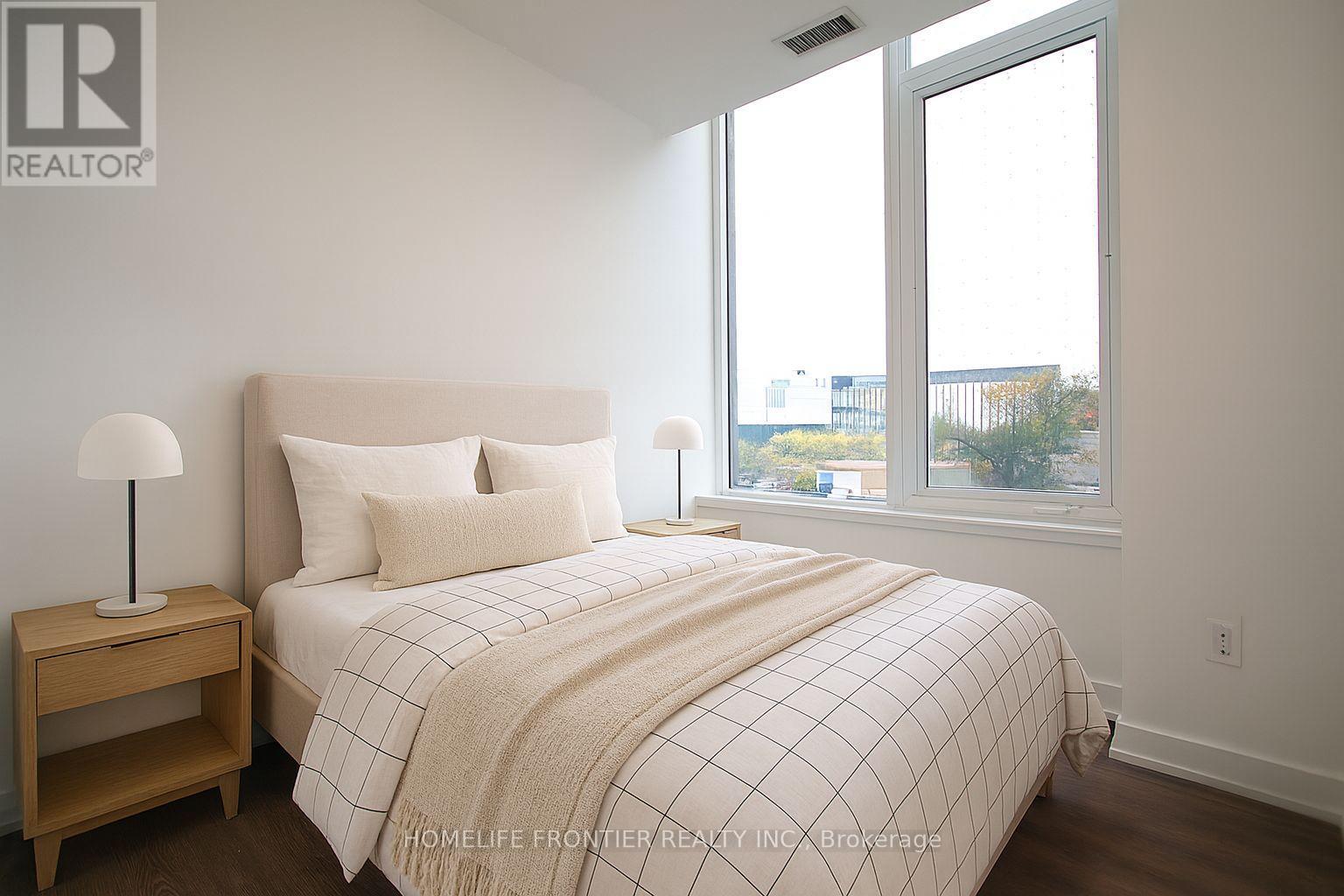 202 - 395 Square One Drive, Mississauga, Ontario  L5B 0P6 - Photo 8 - W12473406