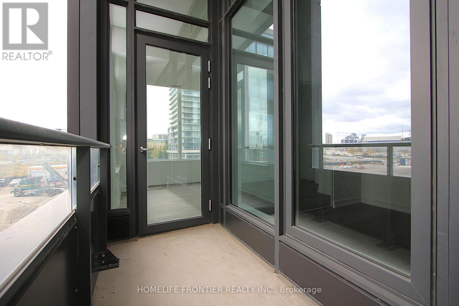 202 - 395 Square One Drive, Mississauga, Ontario  L5B 0P6 - Photo 10 - W12473406