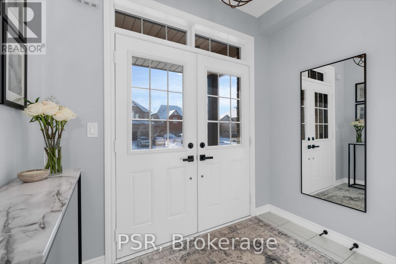 28 Battalion Drive, Essa, Ontario  L3W 0B3 - Photo 4 - N12597956