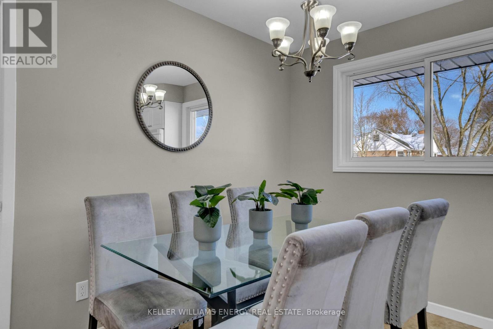 2086 Avalon Street, Oshawa, Ontario  L1L 1A7 - Photo 4 - E12598030