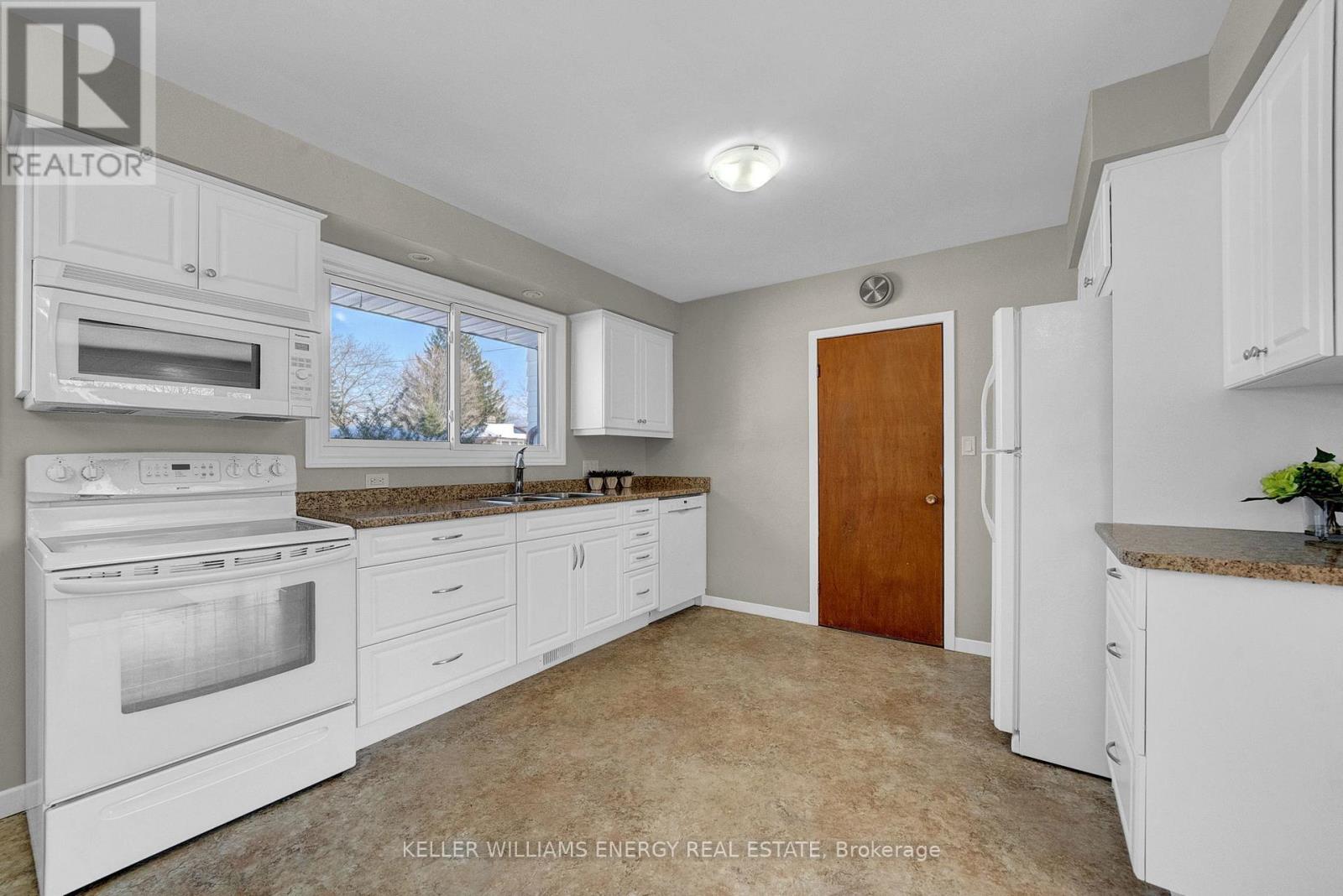 2086 Avalon Street, Oshawa, Ontario  L1L 1A7 - Photo 5 - E12598030