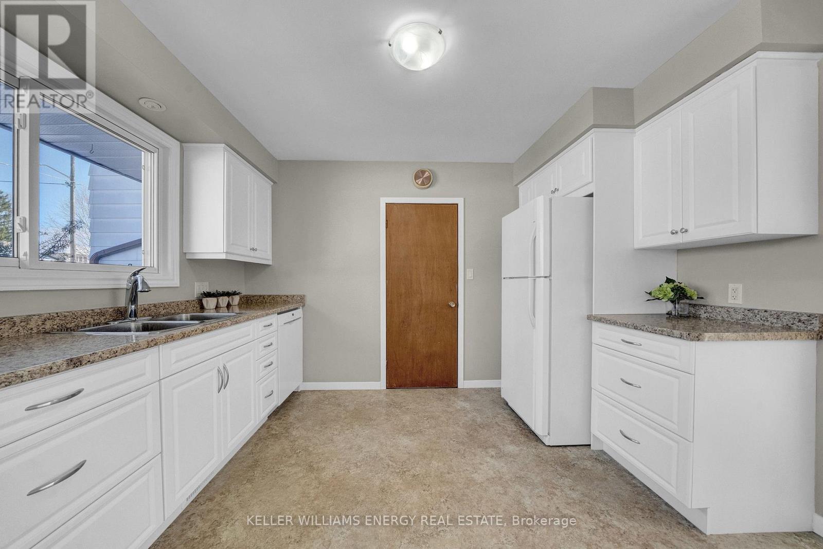 2086 Avalon Street, Oshawa, Ontario  L1L 1A7 - Photo 7 - E12598030