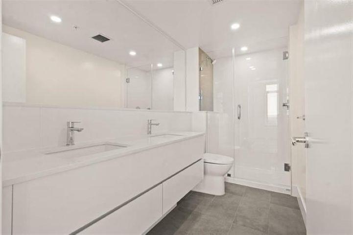 2502 10428 N Whalley Boulevard, Surrey, British Columbia  V3T 1W6 - Photo 4 - R3059026