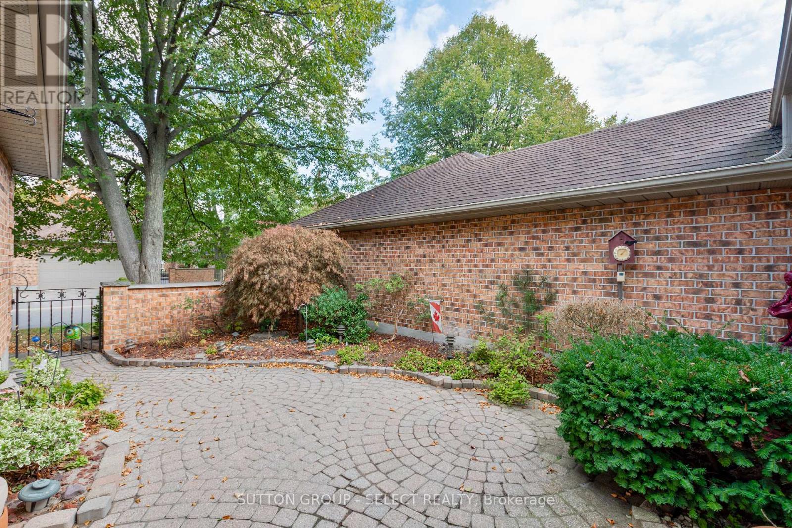 37 - 1443 Commissioners Road W, London South, Ontario  N6K 1E2 - Photo 2 - X12463744