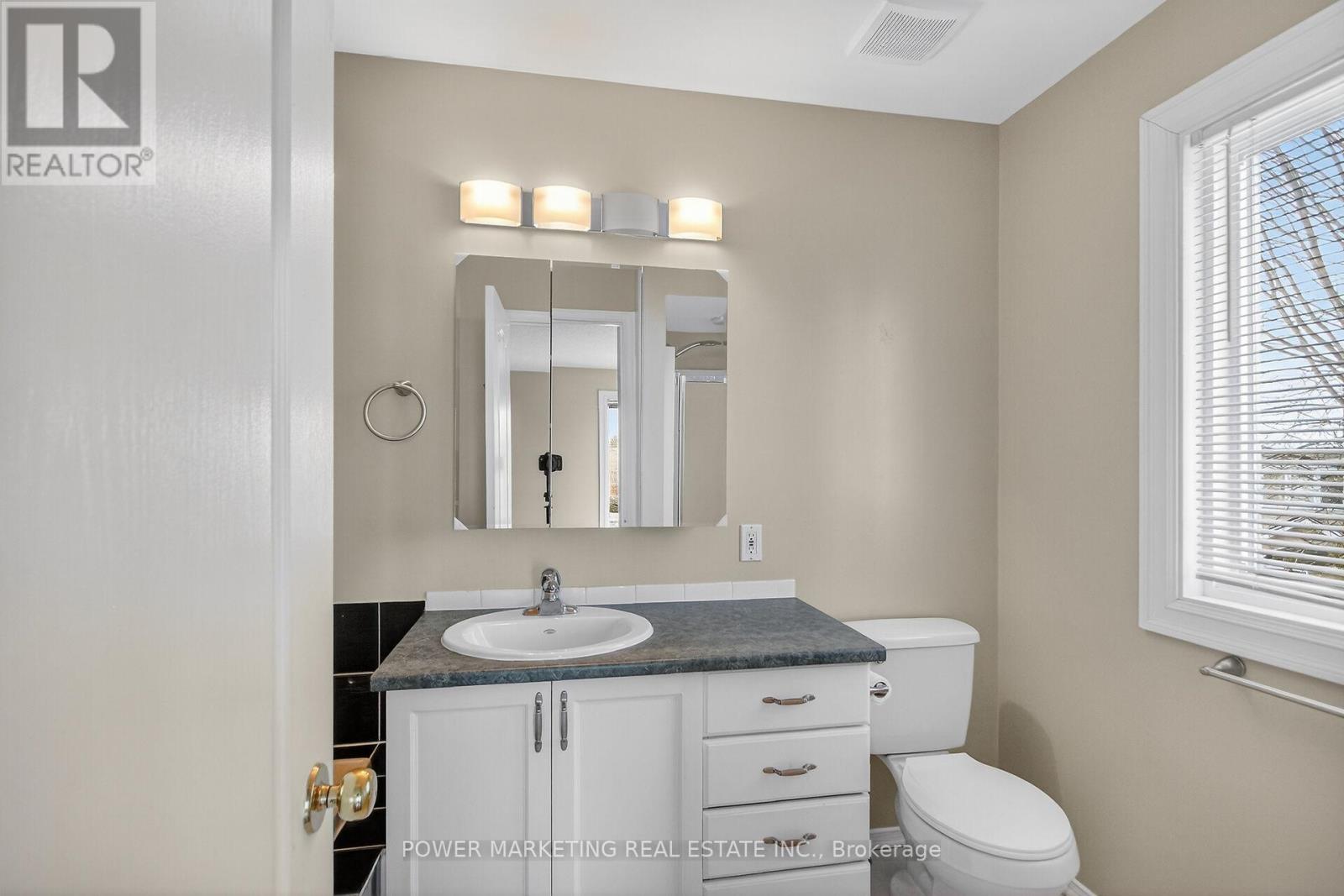 6410 Sablewood Place, Ottawa, Ontario  K1C 7L7 - Photo 12 - X12593844