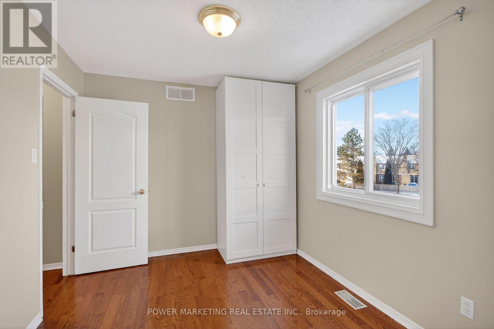 6410 Sablewood Place, Ottawa, Ontario  K1C 7L7 - Photo 4 - X12593844