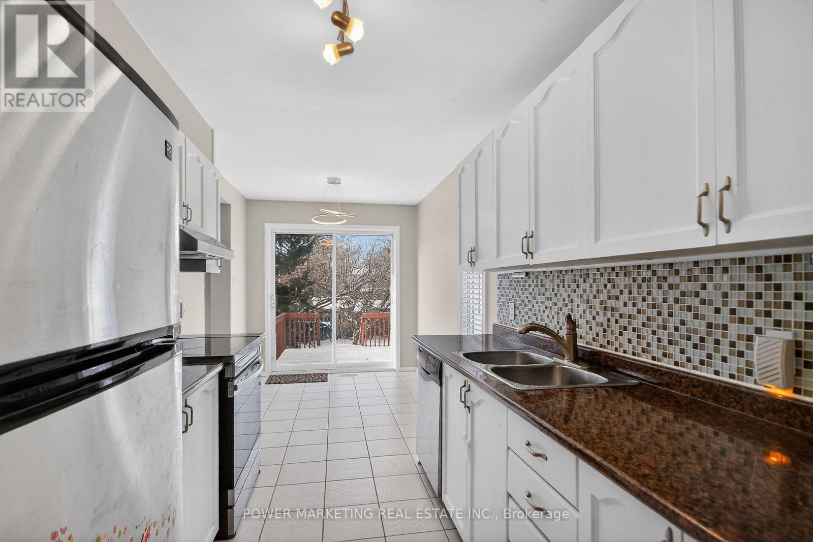 6410 Sablewood Place, Ottawa, Ontario  K1C 7L7 - Photo 38 - X12593844