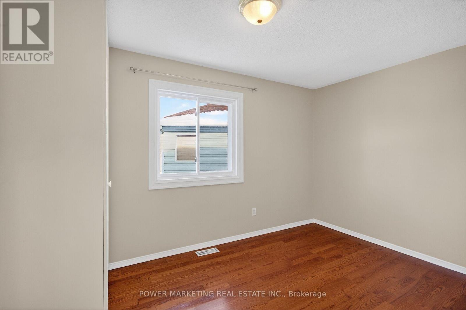 6410 Sablewood Place, Ottawa, Ontario  K1C 7L7 - Photo 5 - X12593844