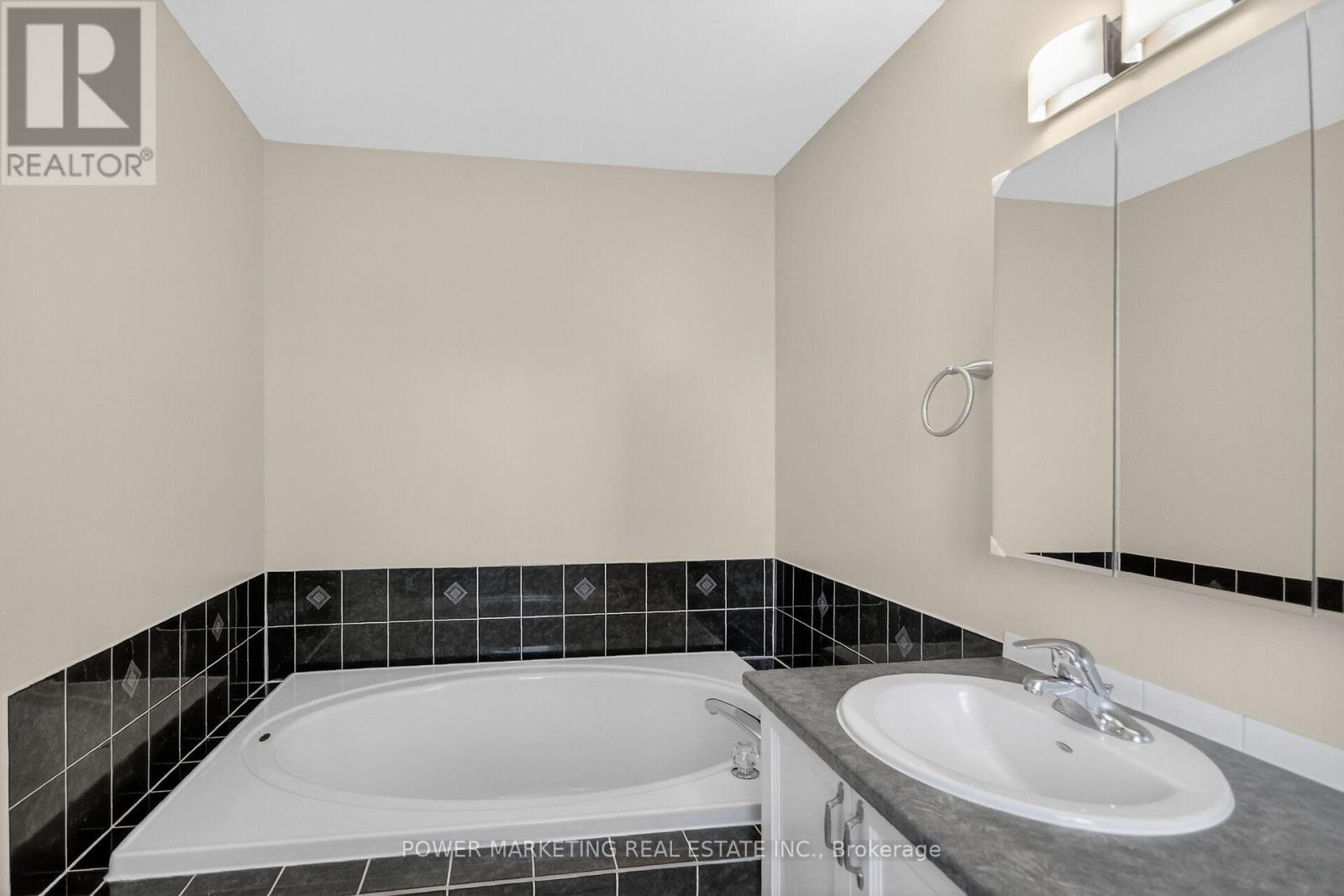 6410 Sablewood Place, Ottawa, Ontario  K1C 7L7 - Photo 6 - X12593844