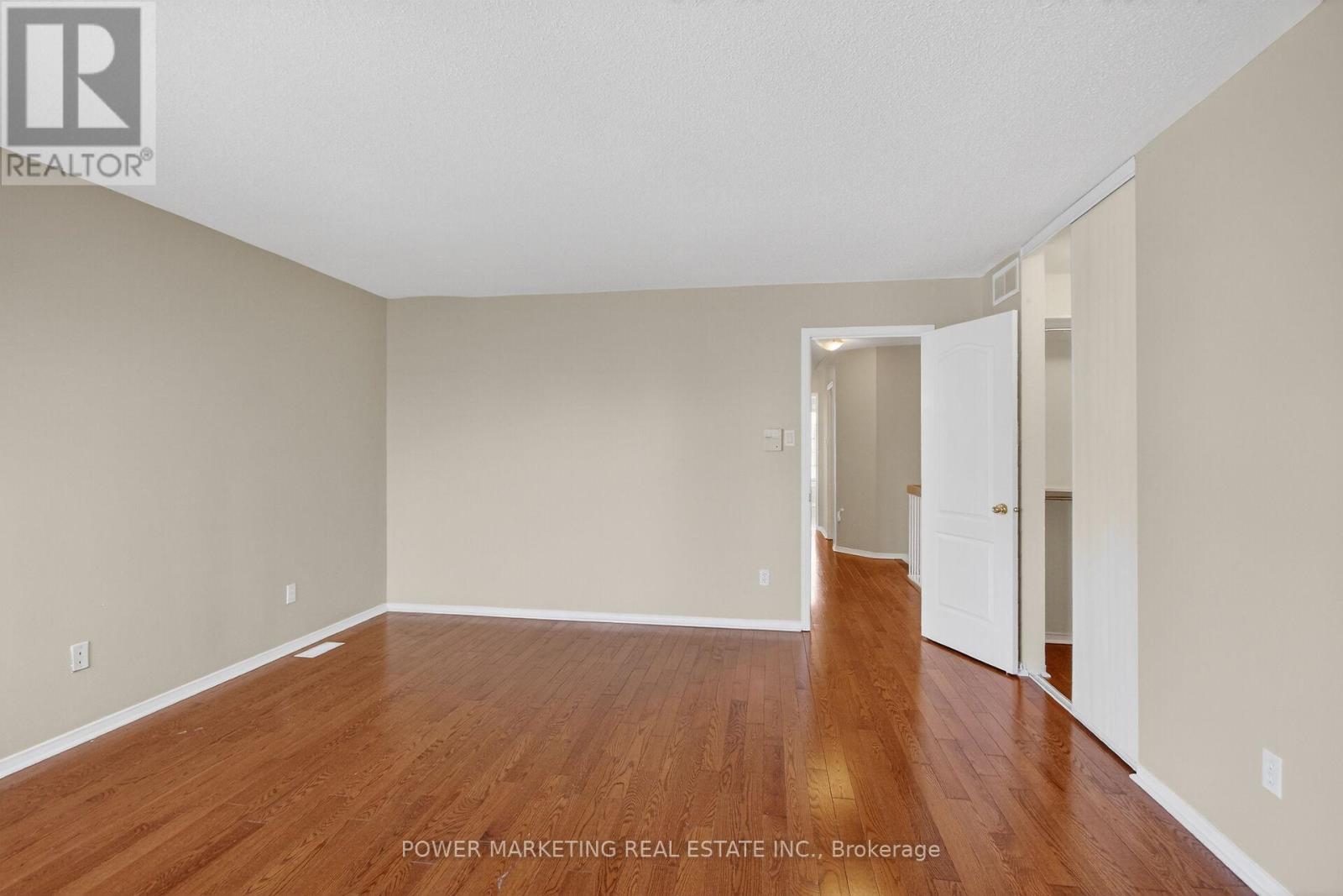 6410 Sablewood Place, Ottawa, Ontario  K1C 7L7 - Photo 9 - X12593844