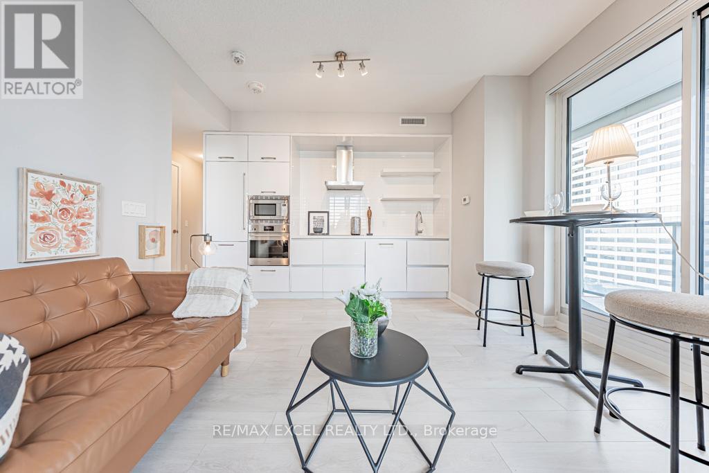 1302 - 2221 YONGE STREET, Toronto, Ontario