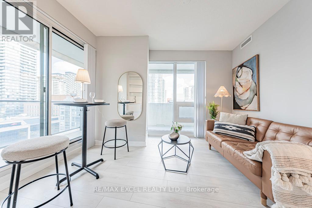 1302 - 2221 Yonge Street, Toronto, Ontario  M4S 0B8 - Photo 3 - C12597940