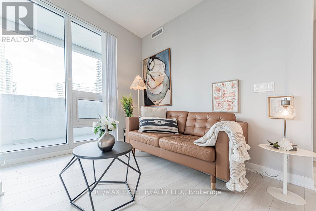 1302 - 2221 Yonge Street, Toronto, Ontario  M4S 0B8 - Photo 4 - C12597940