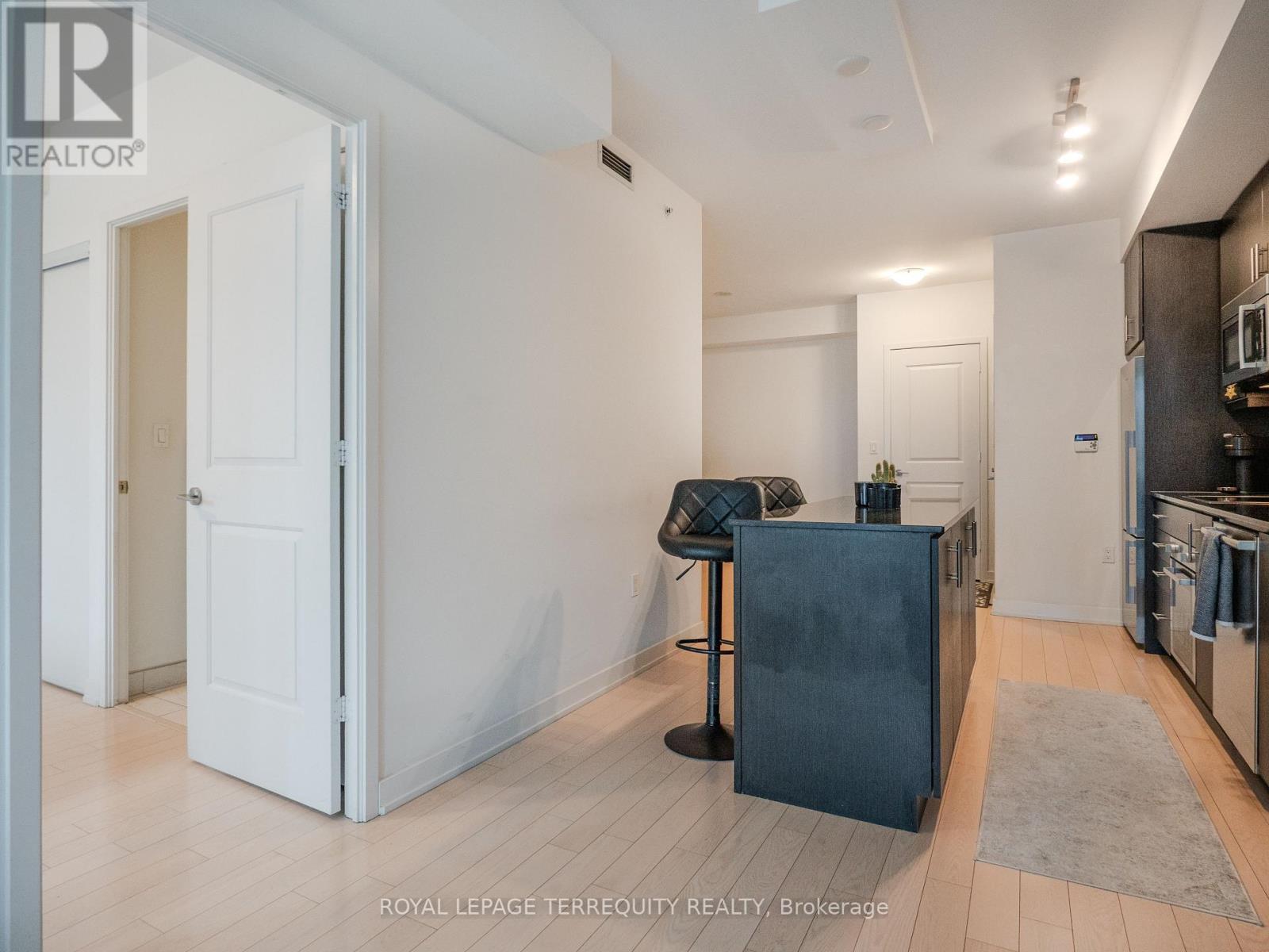 1009 - 1 The Esplanade, Toronto, Ontario  M5E 0A8 - Photo 7 - C12598088