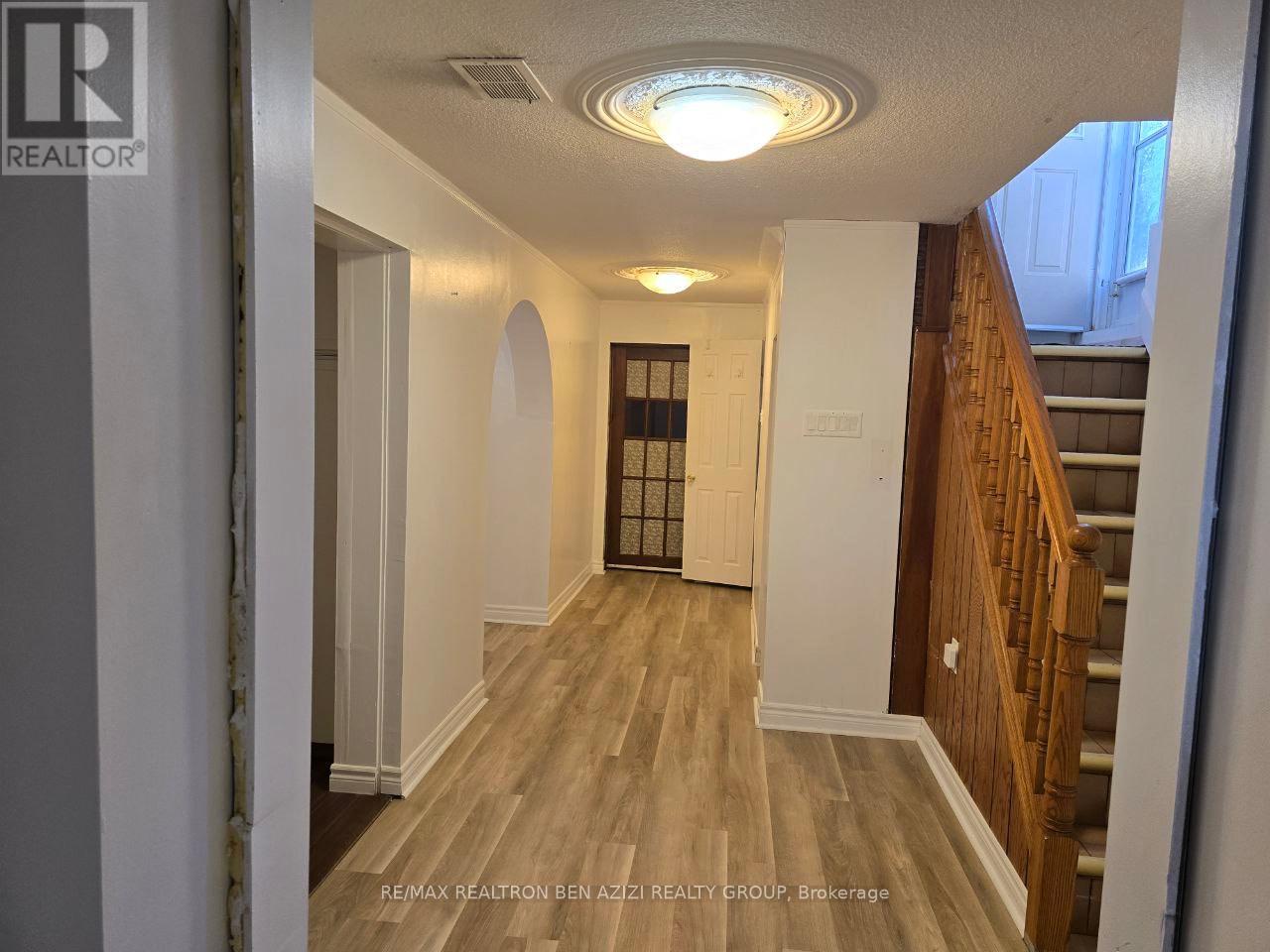 53 Caines Avenue, Toronto, Ontario  M2R 2L2 - Photo 4 - C12598124