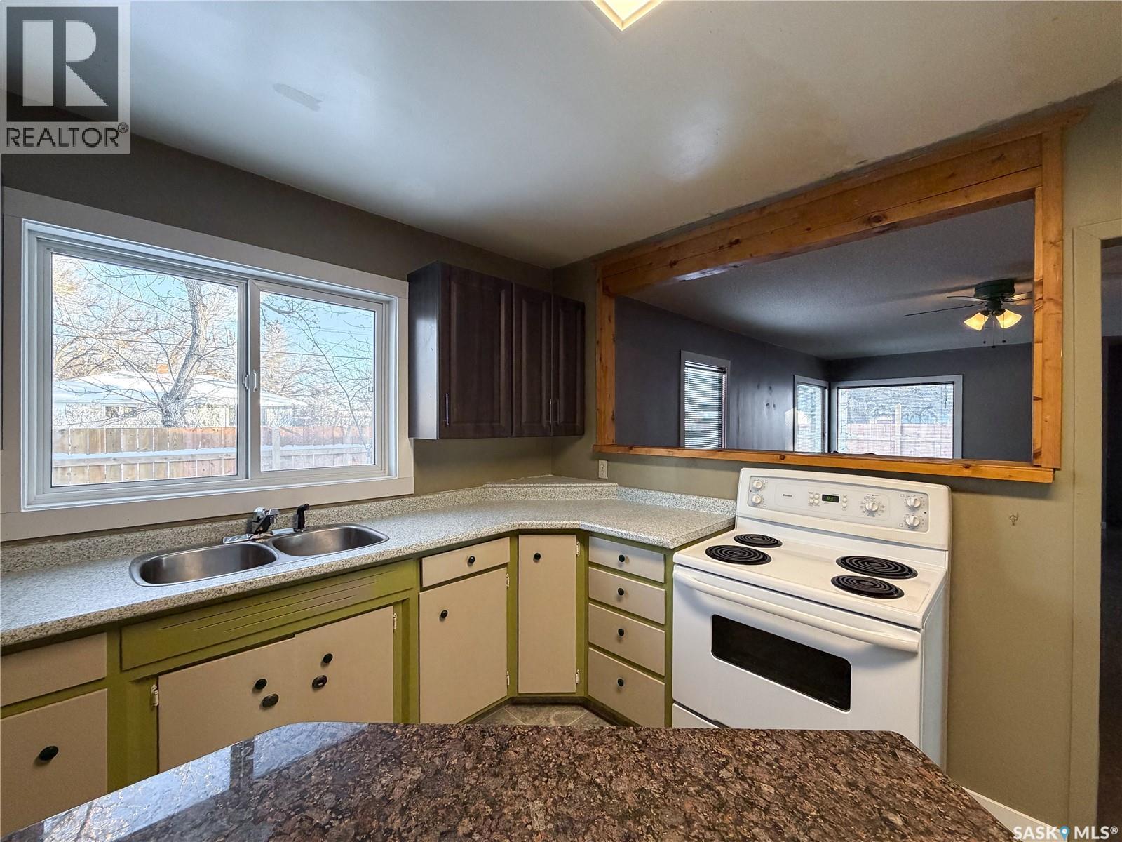 301 Front Street, Eastend, Saskatchewan  S0N 0T0 - Photo 23 - SK025154