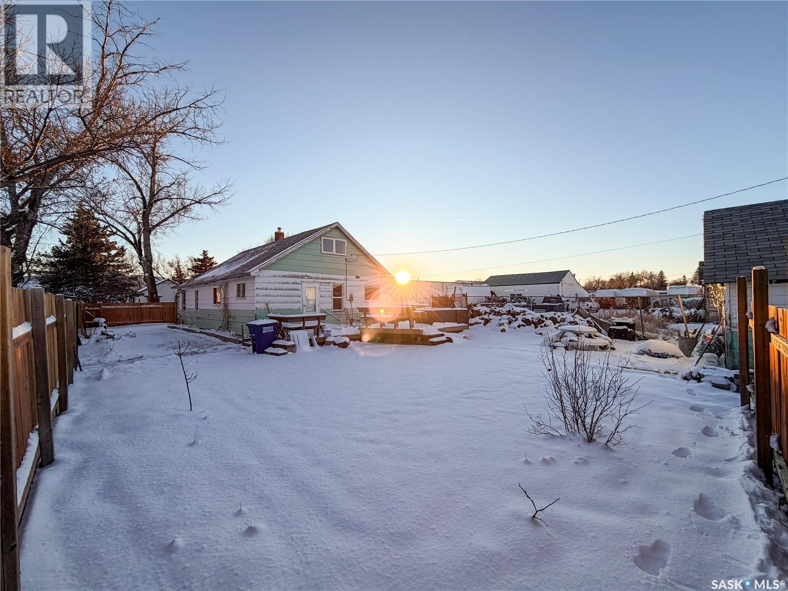 301 Front Street, Eastend, Saskatchewan  S0N 0T0 - Photo 42 - SK025154